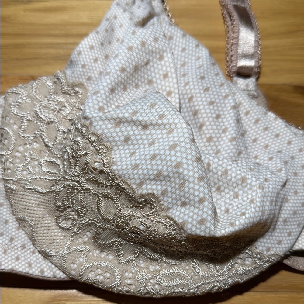 Olga bra Luxury Fit Supreme Lift Underwire - Picture 4 of 6